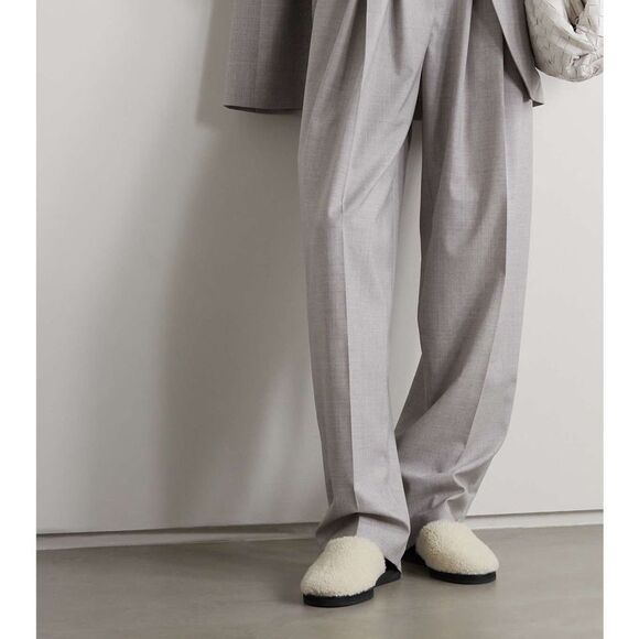 Revolve Magda Butyrm Shearling Slippers, size 39 - Picture 3 of 13